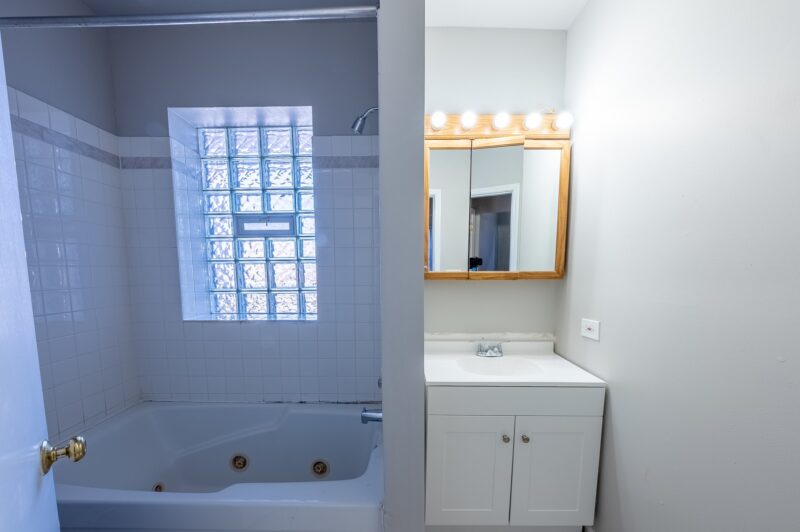 Furnished 4BR/2.5BA Tri-level Condo Close to UChicago Campus