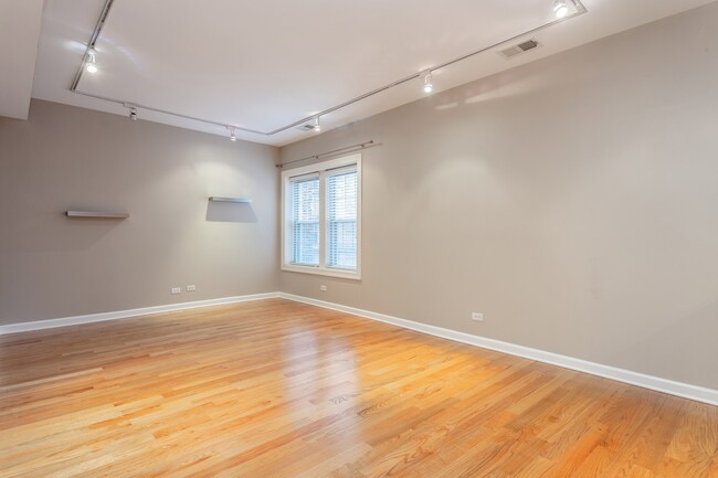 Lovely Furnished 3BR/2BA Hyde Park Apartment