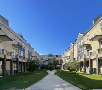 🏡 Furnished 3BR/3BA Townhome – Private Bath & Garage | Looking for 1 Roommate | UChicago Students/Employees Only