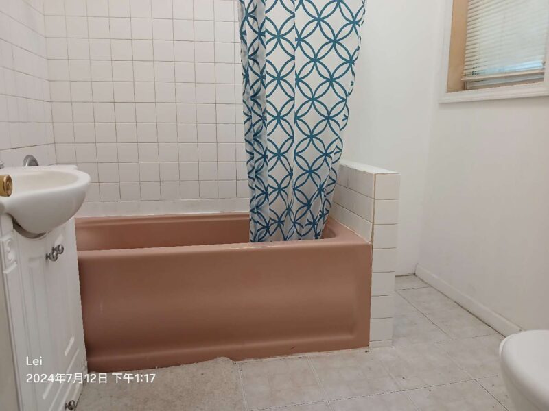 Furnished 3BR/1.5BA Apartment in the Center of Hyde Park