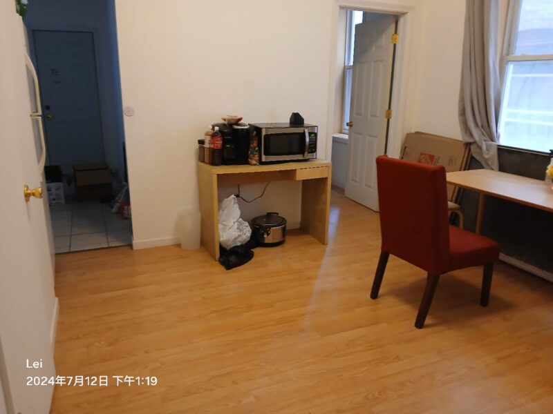 Furnished 3BR/1.5BA Apartment in the Center of Hyde Park