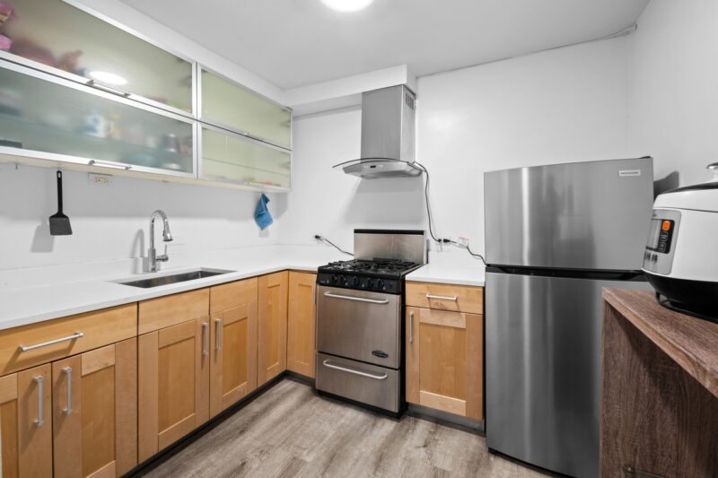 UPC 2B1B looking for male roommate