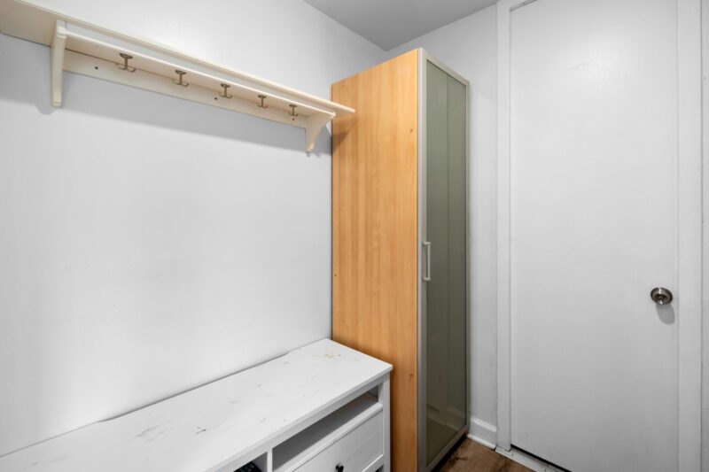 UPC 2B1B looking for male roommate