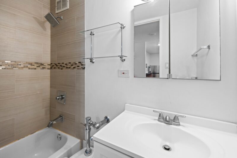 UPC 2B1B looking for male roommate