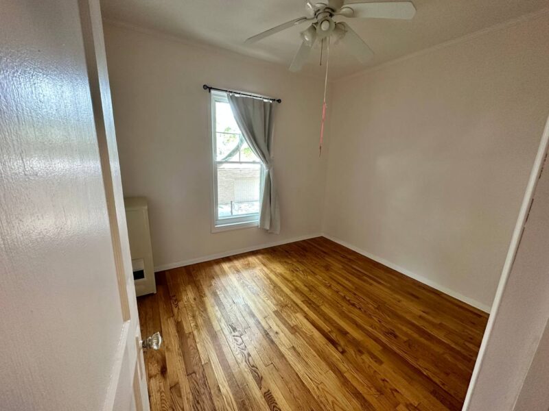 Looking for roommate in shared apartment