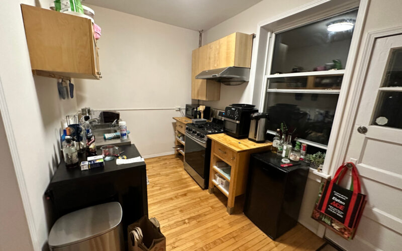 Looking for roommate in shared apartment