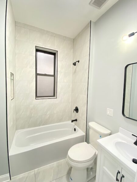 Spacious & Bright 2 Bed | 1 Bath Apartment – Prime Location!