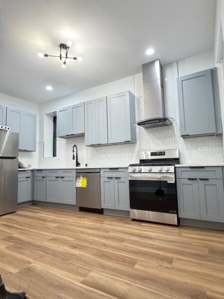 Spacious & Bright 3 Bed | 1 Bath Apartment – Prime Location!