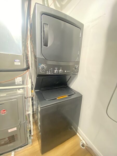 Spacious & Bright 2 Bed | 1 Bath Apartment – Prime Location!