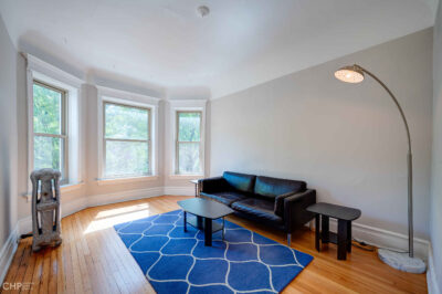 Apt for rent 3-4 bedroom, 1 bath.