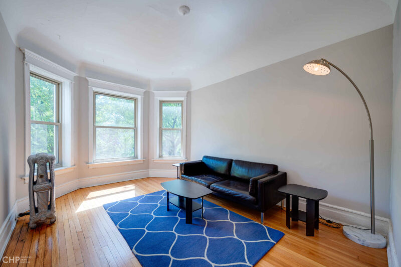 Apt for rent 3-4 bedroom, 1 bath.