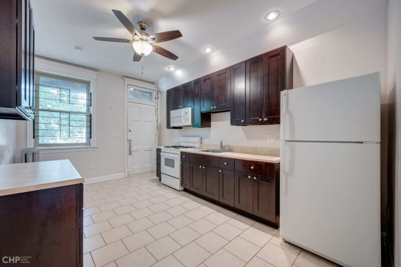 Apt for rent 3-4 bedroom, 1 bath.