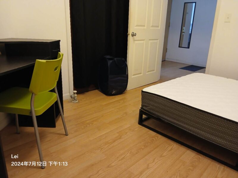 Furnished 3BR/1.5BA Apartment in the Center of Hyde Park