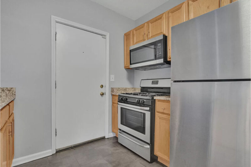 Furnished 4BR/2.5BA Tri-Level Condo Near UChicago