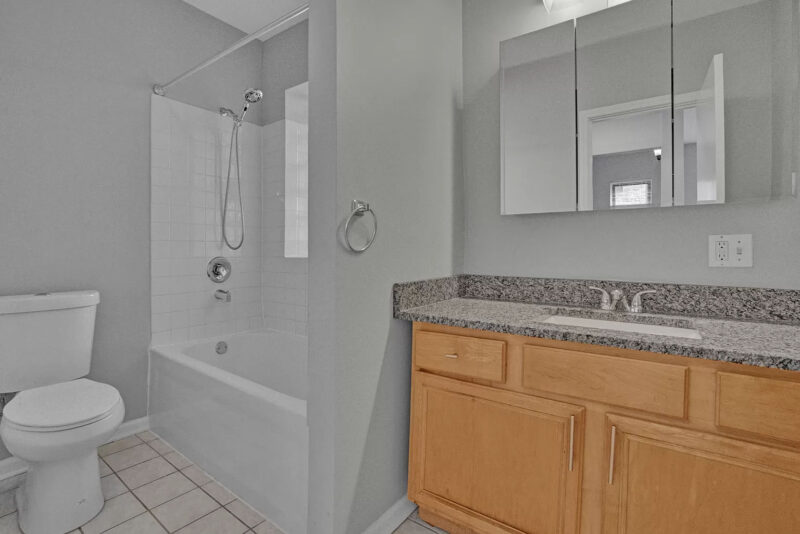 Furnished 4BR/2.5BA Tri-Level Condo Near UChicago