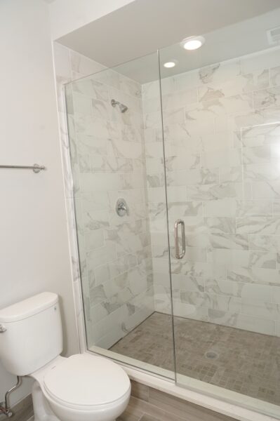Excellent Woodlawn/Hyde Park location! Steps to UC medical and law school