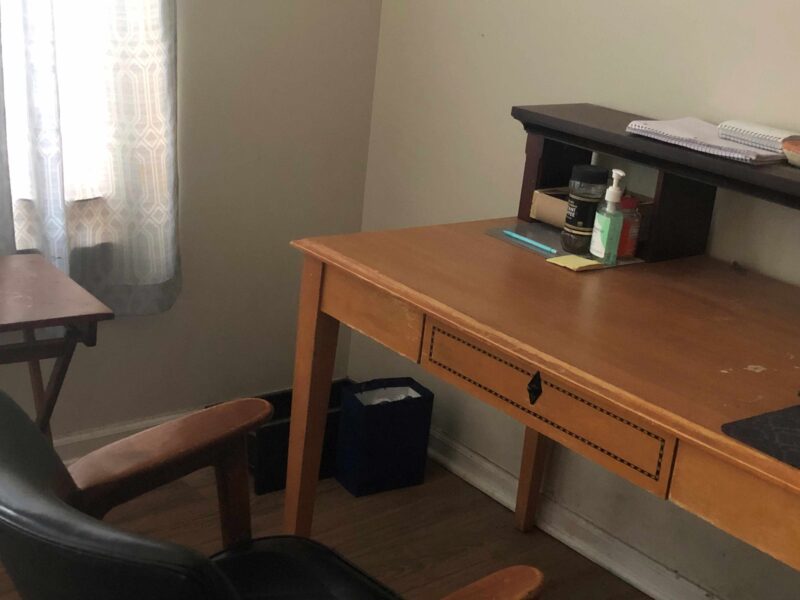 One sublet available starting May 1st until August 30th. May continue lease afterwards. In a 5 bed, 2 bath unit in Hyde Park.