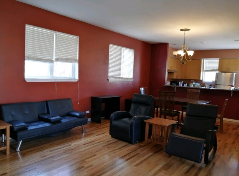 Spacious, Quiet, and Furnished Room in a Townhome within Walking Distance to UChicago