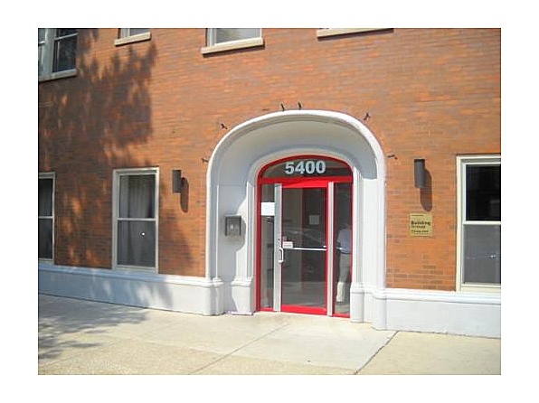 Beautiful 2-Bedroom Condo in Hyde Park – $1,890/month