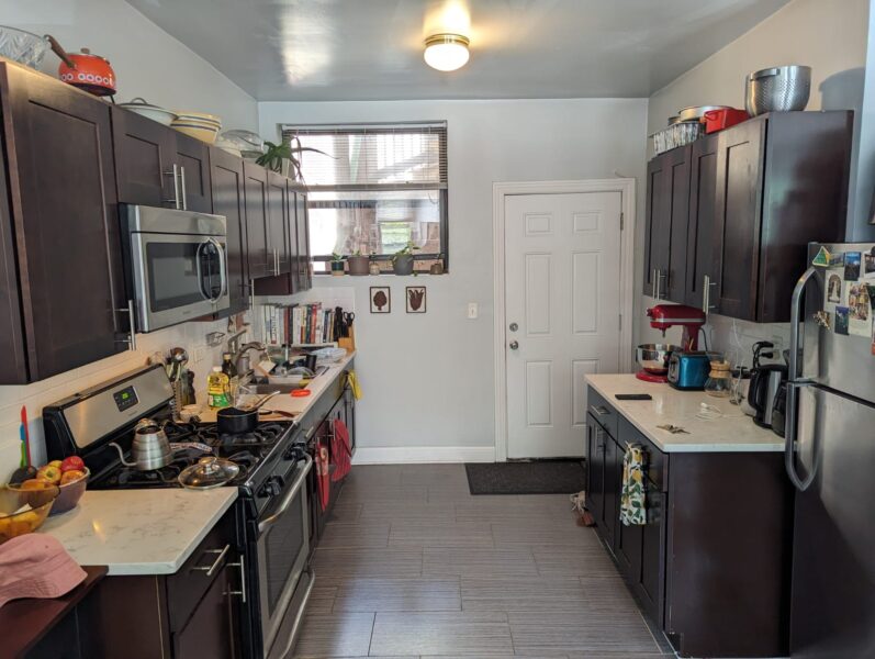 $1,895 – Large 2BR / 2BA – Heat Included – East Hyde Park – Near UChicago – Available April 15, 2026