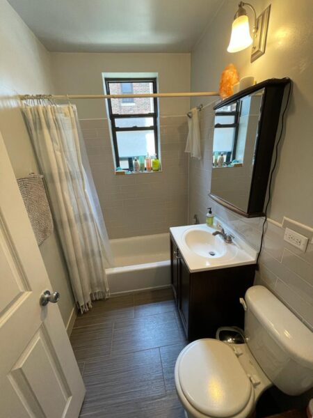 $1,895 – Large 2BR / 2BA – Heat Included – East Hyde Park – Near UChicago – Available April 15, 2026