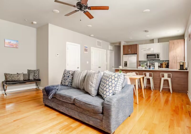 Fully Furnished 4 Bedroom & 3.5 Bathroom Near University Of Chicago, Obama Center, & Hospital