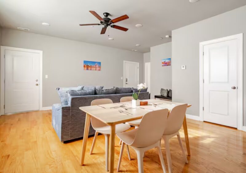 Fully Furnished 4 Bedroom & 3.5 Bathroom Near University Of Chicago, Obama Center, & Hospital