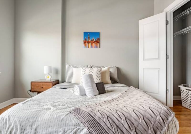 Fully Furnished 4 Bedroom & 3.5 Bathroom Near University Of Chicago, Obama Center, & Hospital