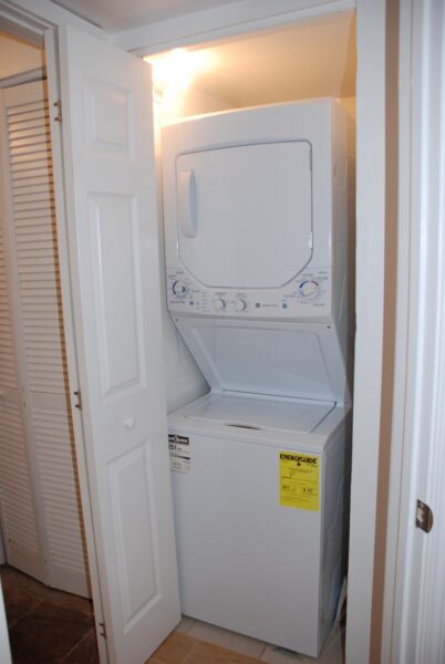 Look for a Male Tenant. 4bd/2.5 ba Townhouse