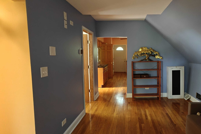 2br Urban Oasis in Historic Fuller Park with Garden, Fruit Trees, and Plenty of Parking