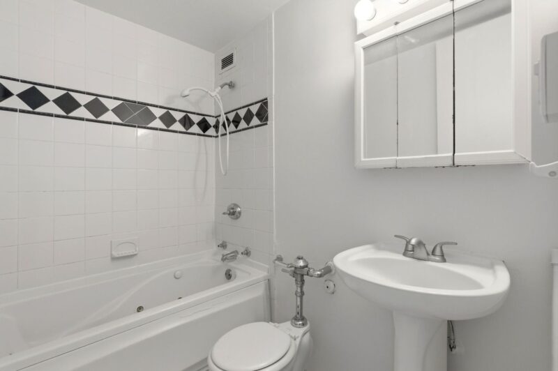 2 BR/2 Bath available June 1st