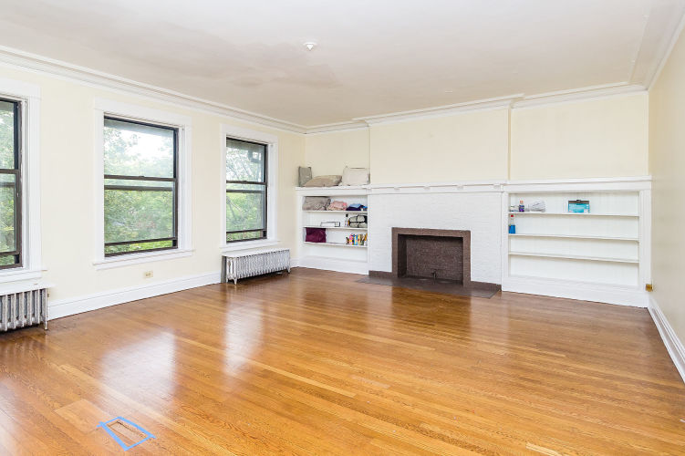 Spacious Apartment on 5211 Greenwood. Steps away from U of C