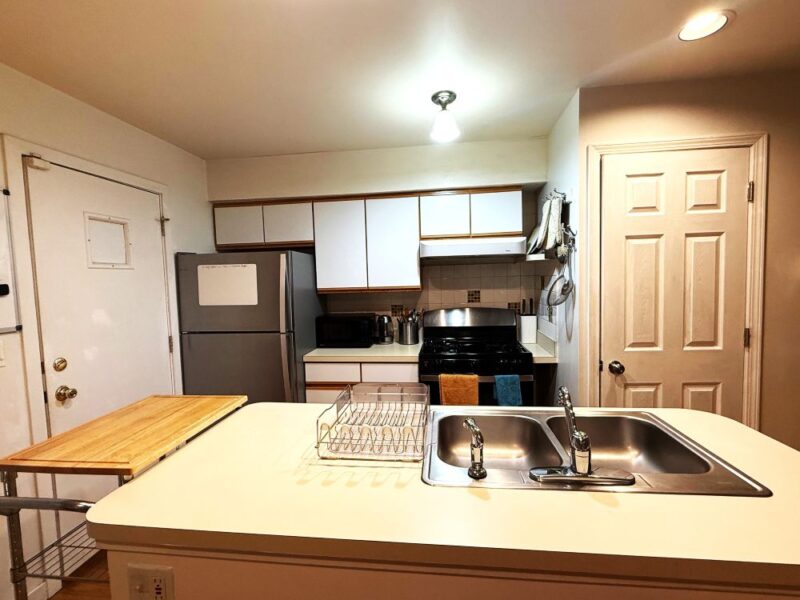 Look for a female tenant. 1/2 private bathroom. Beautiful Campus Furnished Townhouse. Shortest Distance to Main Campus.