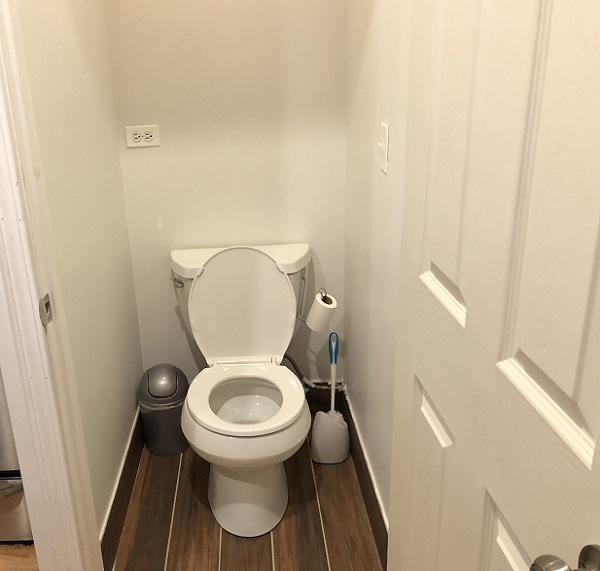Look for a female tenant. 1/2 private bathroom. Beautiful Campus Furnished Townhouse. Shortest Distance to Main Campus.