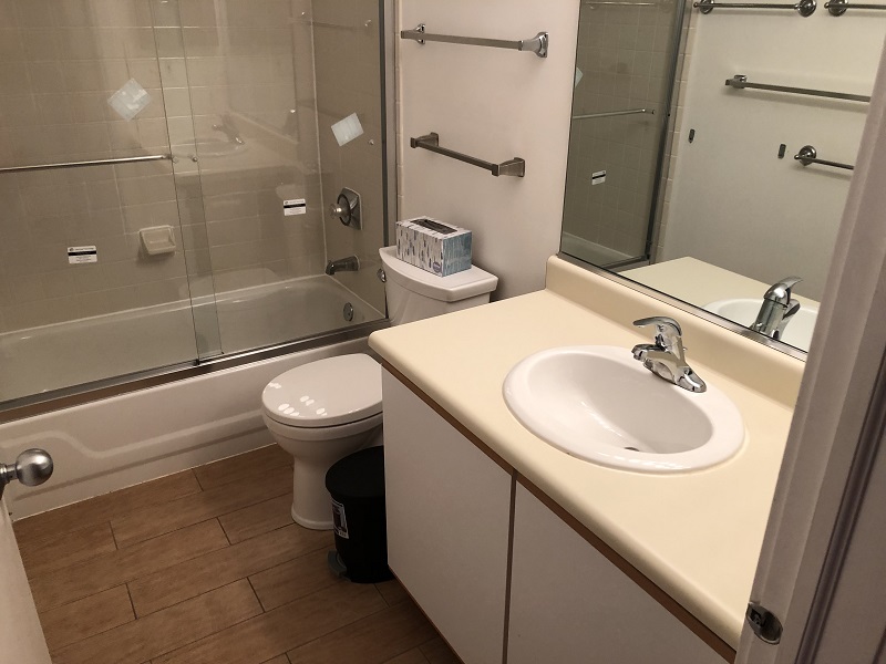 Look for a female tenant. 1/2 private bathroom. Beautiful Campus Furnished Townhouse. Shortest Distance to Main Campus.