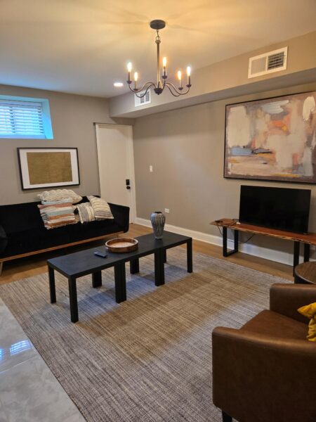 Historic Kenwood – Luxury 5 Bedroom / 3 Bath Garden Unit