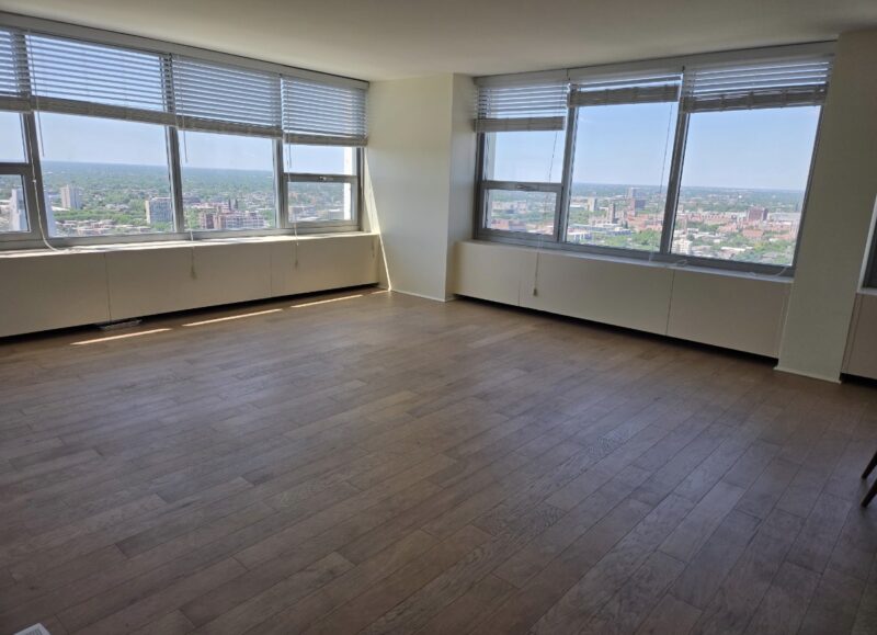Bright 2BR/2BA Top Floor Unit | Near UChicago