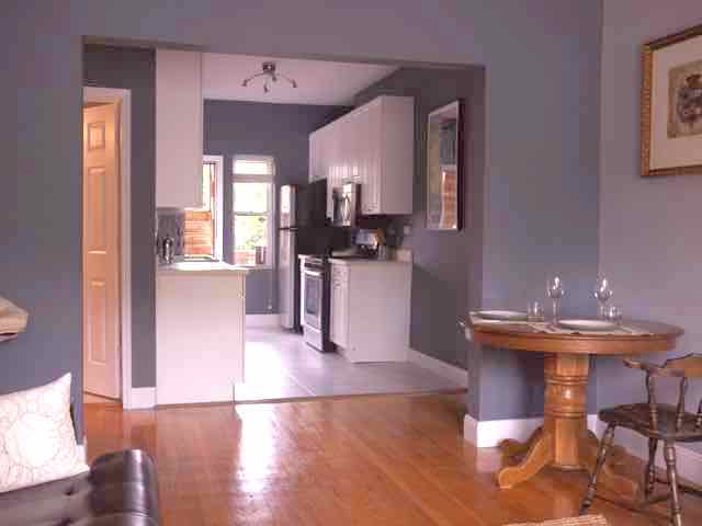 Lovely 2 bedroom directly behind the law school with gated parking
