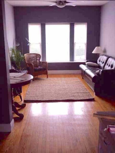 Lovely 2 bedroom directly behind the law school with gated parking
