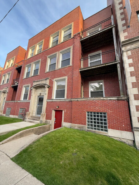 9/1- Very Large 2 Bedroom with Front Balcony, Super Location, Great for Grad Student Sharing