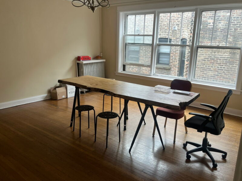 ROOM AVAILABLE in Spacious Apartment on 5211 Greenwood. Steps away from U of C