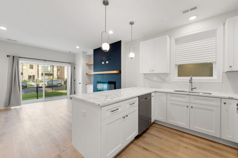 Luxury 3 Bed / 2 Bath Condo-Quality Apartment in Woodlawn