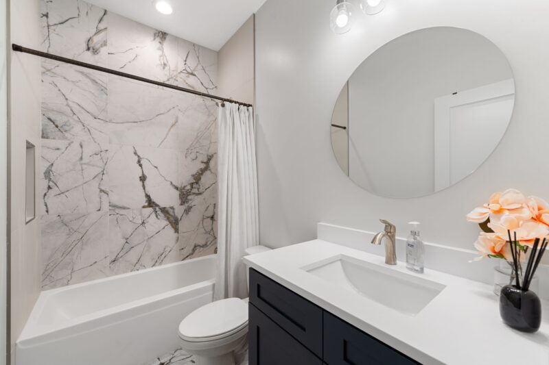 Luxury 3 Bed / 2 Bath Condo-Quality Apartment in Woodlawn